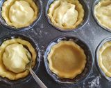 Foto del passaggio 4 della ricetta Roselline di pasta frolla con mele e crema pasticcera