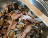 A picture of step 2 of Spaghetti with Clams and Shrimp.
