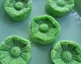 Foto langkah ke 4 dari resep Bolu pandan kukus.