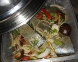 Gambar langkah 3 resipi Bawal Emas Kukus.