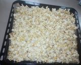 A picture of step 7 of Baked caramel popcorns.