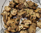 Foto del paso 4 de la receta: Hojaldres de champiñones, atún huevo queso aceitunas