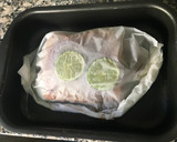 Foto del paso 3 de la receta: Salmón al papillote con verduras y lima