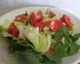 Foto del paso 2 de la receta: Ensalada de salmón y espinacas con aliño de tártara ligera.🌼🌼