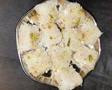 ताज़ा कोकोनट बर्फी (taza coconut barfi recipe in Hindi) रेसिपी चरण 6 फोटो