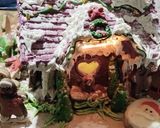 Foto del paso 4 de la receta: Mi casita de jengibre!! Con mucho chocolate,glasé y mucho color!!🧑🎄🧑🎄🎄🎄🎁🎇🎇