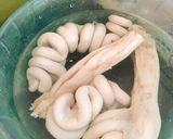 Hình bước làm 1 của món Dồi trường xào cải chua