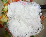 Foto langkah ke 3 dari resep Bihun Goreng Pedas.