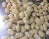 Foto del paso 2 de la receta: Ñoquis de papas en salsa de espinaca con yogur!!