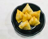 मावा समोसे (Mava Samose recipe in Hindi) रेसिपी चरण 4 फोटो