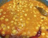 A picture of step 5 of Chole ragda with potato pattice.