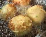 A picture of step 6 of Stuffed Potato bombs.
