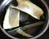 Foto del paso 1 de la receta: Calabacines rellenos de verduras con queso emmental