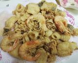 Foto del paso 6 de la receta: Frito variado de chipirones, merluza y langostinos🦑🐟🦐