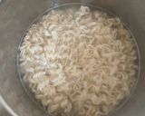 A picture of step 2 of Veg Chinese Masala Noodles.