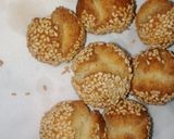 Foto langkah ke 3 dari resep Roti Ketawa Wijen.