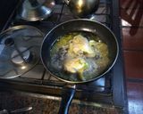 Foto del paso 2 de la receta: Pollo a la crema con champiñones y hongos de pino
