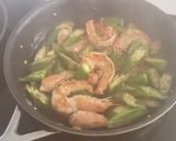 A picture of step 1 of Stir Fried Okra With Prawns.