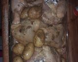 Foto del paso 3 de la receta: Pollo al horno con papitas, especias y mantequilla