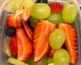 Epres gyümölcssaláta és ital recept fázis 2 fotója
