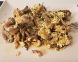Foto del paso 4 de la receta: Revuelto de setas (muy jugoso)