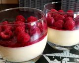 Une image de l'étape 9 de Panna cotta vanille avec coulis et framboises 💕.