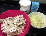 Foto langkah ke 1 dari resep Mushroom Soup ala pizza hut (sup jamur).