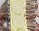 Baconben sült tejfölös csirke hagymával őzgerinc formában recept fázis 3 fotója