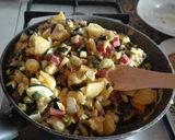 Foto del paso 2 de la receta: Gran revuelto de calabacín, patatas, cebolla y  pavo
