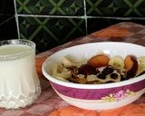 A picture of step 4 of Muesli with Plums and Banana.