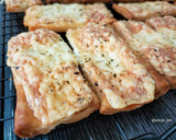 Foto del paso 6 de la receta: Hojaldres de chistorra con queso y queso a las finas hierbas