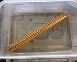 A picture of step 2 of Chicken veggie skewer.