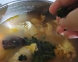 Foto langkah ke 4 dari resep Sup Ayam Kuah Asam.