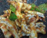 Foto langkah ke 2 dari resep Asem Asem Pedas Ceker Kemangi Khas Nganjuk.