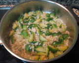 Foto del paso 4 de la receta: Risotto a la miel y mostaza con coles de Bruselas