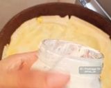 Foto langkah ke 2 dari resep Tortilla Cheesy Egg Sandwich.