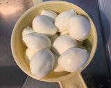 Une image de l'étape 3 de Salade de tomates et poivrons rouges grillés à la mozzarella et coriandre.