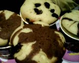 Foto langkah ke 8 dari resep Cup cake marmer bertabur kismis.