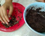 Foto langkah ke 5 dari resep Bola Cokelat - Daur Ulang Kue Tart.