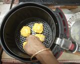 A picture of step 6 of Cabbage Kofta. Curry.