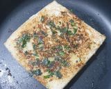 चीज़ गार्लिक ब्रेड पिज़्ज़ा (Cheese garlic bread pizza recipe in Hindi) रेसिपी चरण 4 फोटो