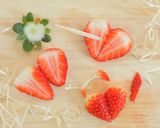 Foto del paso 2 de la receta Bombones corazón de fresa para San Valentín