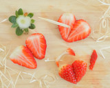 Foto del paso 2 de la receta: Bombones corazón de fresa para San Valentín