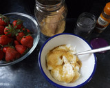 Foto del paso 1 de la receta: Fresones con crema de seda