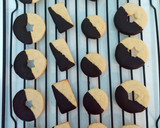 Foto del paso 4 de la receta: Galletitas de limón y chocolate