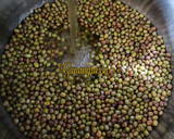 Foto langkah ke 2 dari resep 61. PIA BASAH / ROTI GEPENG ISI KACANG HIJAU DURIAN (Teflon).