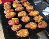 Une image de l'étape 7 de Pommes de terre rouges croustillantes fracassées à l'ail, échalote, chapelure aux épices.