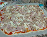 Foto del paso 2 de la receta: Pizza de masa fina con atún y york
