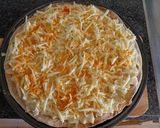 A picture of step 5 of Abalone Chupe Pizza.