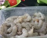Foto langkah ke 1 dari resep Udang Asam Manis.